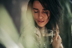 هل تقل خصوبة المرأة في الثلاثين؟ كل ما تحتاجين معرفته عن العمر، الهرمونات، وفرص الحمل